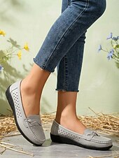abordables Chaussures sans lacet et mocassins femme-Mocassins perforés pour femmes - chaussures blanches confortables à enfiler avec détails tressés, parfaites au quotidien, au bureau et pour les sorties décontractées.