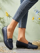 abordables Chaussures sans lacet et mocassins femme-Mocassins perforés pour femmes - chaussures blanches confortables à enfiler avec détails tressés, parfaites au quotidien, au bureau et pour les sorties décontractées.