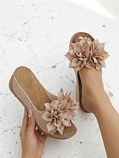 economico Infradito scivolosi-sandali da donna con zeppa verde e dettagli floreali – comode scarpe estive aperte per l'uso casual, quotidiano e in giardino