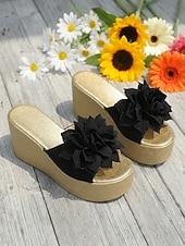 voordelige Sleehaksandalen-Groene sleehak sandalen voor dames – stijlvolle, met bloemen versierde slippers met een sleehak van espadrille-imitatie, perfect voor casual uitjes, zomervakanties en strandfeestjes.