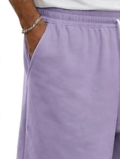 preiswerte Lässige Shorts-Herren Shorts Sommershorts Freizeitshorts Tasche Elastischer Bund Rein Einfach Komfort Atmungsaktiv Knielang Lässig Outdoor Strand Urlaub Mode Schwarz Weiß Mikroelastisch