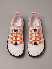 preiswerte Frauen-Schnelltrocknende Wasserschuhe für Damen – leichte, atmungsaktive Aqua-Strandschuhe mit verstellbarer elastischer Schnürung und rutschfester Sohle, barfußähnlicher Outdoor-Stil für Strand, Surfen,