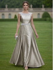 economico Abiti da Sera a Linea A-Linea ad A Lunghezza al pavimento Abito da Sera Abito formale Elegante Brillanti Abbellito Senza Maniche Scollo a Barca Matrimonio Formale Raso con Pieghe Cristalli