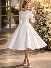 economico Abiti da cocktail-Abito da ballo Lunghezza Tè Abiti da Cocktail Abiti da festa Carino Piccoli Abiti Bianchi Manica Lunga Collo gioiello Matrimonio Invitato a matrimonio autunnale Raso con Pieghe Colore puro