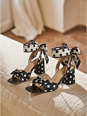 Χαμηλού Κόστους Ρετρό στυλ της δεκαετίας του 1950-Γυναικεία ρετρό πουά σανδάλια της δεκαετίας του 1950 - μαύρα &amp;λευκές γόβες με ψηλό τακούνι και κορδέλα στον αστράγαλο &amp;λεπτομέρεια φιόγκου για vintage πάρτι &amp;ρετρό εκδηλώσεις