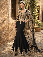 economico Abiti da ballo-Sirena Tromba Strascico da Corte Abito da ballo con mantello Abito da Sera Abito formale Vintage Brillanti Brillare &amp; Splendere Manica Lunga Collo Alto Halloween Ospite di nozze Raso Tulle con