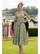 economico Abiti da cocktail-Linea ad A Lunghezza alla caviglia Lunghezza Tè Abiti da Cocktail Elegante Floreale Senza Maniche Scollo a V Matrimonio Formale Pizzo Schiena a V con Fiocco/Fiocchi Ricamo Applicazioni