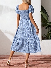 billiga Casual blommiga klänningar-Dam Midiklänning Vardagsklänning Swingklänning Blommig klänning Elegant Mode Modern Utomhus Semester Utekväll Normal Ditsy Floral Kortärmad Fyrkantig hals Blå Svart Rubinrött Purpur Sommar Vår