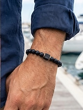 abordables Accessoires de vacances-Bracelet pour homme en perles de pierre volcanique, deux styles, perles de lave noire mate, bijou tendance et décontracté, parfait pour le quotidien et les voyages.