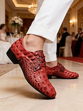 abordables Chaussures Derby-Chaussures à lacets pour homme en similicuir rouge imprimé crocodile, un design tendance pour les occasions spéciales et les mariages.