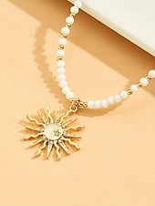 economico Accessori per le vacanze-Collana con ciondolo a forma di sole in stile bohémien da donna: materiale in lega e perline, diverse opzioni di colore, perfetta per un abbigliamento casual e per lo stile delle vacanze al mare