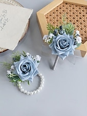 abordables Mariage ACC-Ensemble boutonnière et bracelet de mariée pour homme, en polyester bleu clair à motif floral artificiel, idéal pour les mariés, les bals de fin d'année, les fêtes et les soirées formelles.
