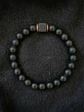 abordables Accessoires de vacances-Bracelet pour homme en perles de pierre volcanique, deux styles, perles de lave noire mate, bijou tendance et décontracté, parfait pour le quotidien et les voyages.