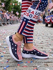  Damröda blå stickade sneakers med amerikansk flagga, lätta, andningsbara slip-on-gångskor för 4 juli, patriotiska evenemang, USA:s 250-årsjubileum &vardagskläder