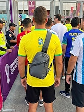 levne Pánské tašky-Pánský voděodolný polyesterový náprsní batoh přes rameno v několika barvách, velkoobjemový náprsní batoh s více kapsami pro běžné nošení, cestování, dovolenou a venkovní použití.