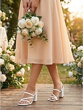 baratos Dama de honra-Sandálias femininas brancas de salto bloco - sapatos elegantes para damas de honra em casamentos no jardim, cerimônias ao ar livre, saltos confortáveis para o verão.