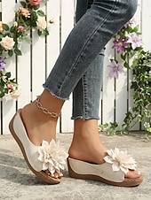 economico Infradito scivolosi-sandali da donna con zeppa verde e dettagli floreali – comode scarpe estive aperte per l'uso casual, quotidiano e in giardino