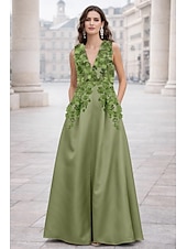 abordables Vestidos de Noche en A-Corte A Hasta el Suelo Vestidos de noche Elegante Estilo de Celebridad Princesa Sin Mangas Escote en Pico Fiesta de jardin Boda Bolsillo Satén con Flor bordada Plisado Bordados