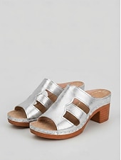 Χαμηλού Κόστους Σανδάλια Slide-Γυναικεία μεταλλικά σανδάλια – με χρυσό ανάγλυφο σχέδιο, κυβικό τακούνι, εύκολο slip-on, ιδανικά για αποδράσεις στην εξοχή και υπαίθριες συγκεντρώσεις