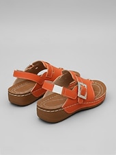abordables Sandalias Planas-Sandalias de cuña para mujer con hebilla de pedrería naranja, sandalias de verano con tira ajustable, calzado casual cómodo de punta abierta para uso diario y viajes. &amp;paseo por el jardín