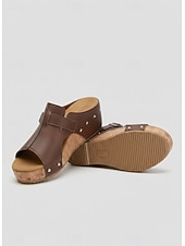 baratos Sandálias plataforma anabela-Sandálias femininas pretas de plataforma com tachas - modelo casual com fivela e sola de cortiça, ideais para passeios no parque, brunch, compras e encontros em terraços.