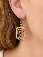 voordelige Damesoorbellen-Damesoorbellen in bohemian stijl met geometrische spiraalvormige hangers van legering, goud- en zilverkleurige statement oorbellen voor strandvakanties, casual zomeroutfits en dagelijks gebruik.