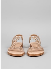 billige Flate sandaler-Damesandaler med blomstermønster og strass – komfortable, avslappede sommersko med t-stropp for hverdagsbruk og romantiske dater på dagtid