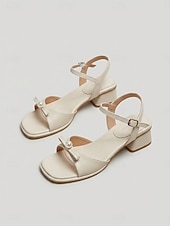 Χαμηλού Κόστους Γάμος στον Κήπο-Γυναικεία νυφικά σανδάλια με ιβουάρ τακούνι – κομψά νυφικά παπούτσια με ανοιχτή μύτη και λουράκι στον αστράγαλο για νύφες που γιορτάζουν τον γάμο τους στον κήπο