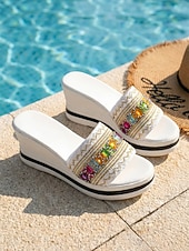 billige Kilesandaler-hvite bohemske kile-sandaler til dame - fargerike espadriller med perler og platåsko med edelstener for bassengferier og sommerfester på stranden &amp;luksuriøse feriestedklær