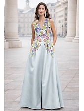 abordables Vestidos de Noche en A-Corte A Hasta el Suelo Vestidos de noche Elegante Estilo de Celebridad Princesa Sin Mangas Escote en Pico Fiesta de jardin Boda Bolsillo Satén con Flor bordada Plisado Bordados