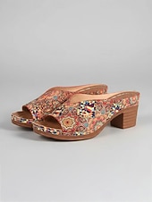 abordables Sandales à talons-Sandales à talons carrés imprimées style ethnique pour femmes – mules colorées à bout ouvert, idéales pour les vacances, les festivals et les tenues estivales décontractées.