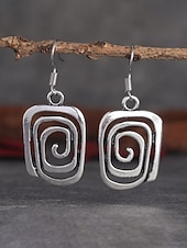 voordelige Damesoorbellen-Damesoorbellen in bohemian stijl met geometrische spiraalvormige hangers van legering, goud- en zilverkleurige statement oorbellen voor strandvakanties, casual zomeroutfits en dagelijks gebruik.