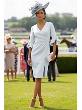 preiswerte Teelänge-Kleid Knielang Derby-Kleid Brautmutterkleid Halbarm V Ausschnitt Elegant Kentucky Derby Stretchstoff mit Falten Gerafft Drapierung