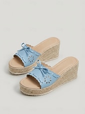 levne Espadrilky-Dámské světle modré espadrilkové sandály na klínku - elegantní laserově řezané nazouvací pantofle s mašlí pro luxusní plavby, letní večírky na palubě &amp;oblečení pro tropické resorty