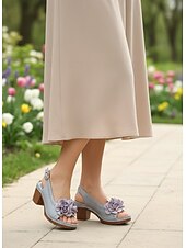 abordables Sandalias de tacón-Sandalias de tacón medio con decoración floral gris para mujer: estilo casual elegante, tacón de bloque cómodo para damas, uso diario, fiestas en el jardín, viajes y eventos de verano.