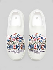  hvite slip-on-sneakers med patriotisk bukett til dame – lette, blomsterprintede tursko til uavhengighetsdagen, parade og sommerfestivaler &uformelt streetwear