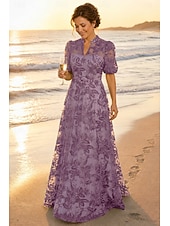 preiswerte Bodenlänge-A-Linie Kleid Bodenlang Spitzenkleid Brautmutterkleid Kurzarm V Ausschnitt Hoher Ausschnitt Elegant Vintage luxuriös Formell Hochzeitsgast Semi-Formal Spitze mit Stickerei Applikationen