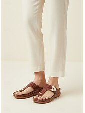 abordables Sandalias deslizantes-Sandalias tipo chanclas de piel sintética marrón para mujer con diseño perforado y detalles metálicos para uso informal y salidas de verano
