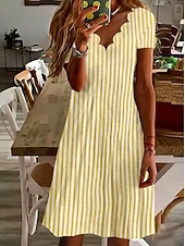 economico Abito a Strisce e Geometrico-Per donna Abito al ginocchio Vestito Casual Abito a righe Abito a trapezio Elegante Moda Moderno Quotidiano Vacanza Vestibilità regolare A righe Manica Corta Scollo a V Blu Giallo Rosso Verde Estate