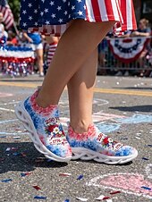  Zapatillas deportivas sin cordones para mujer, de color azul y rosa, con estampado patriótico de EE. UU. – Zapatillas ligeras con estampado floral tie-dye y suela con amortiguación, ideales para el