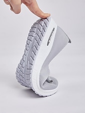 abordables Baskets femme-baskets en tricot grises à enfiler pour femmes avec semelle à coussin d'air - chaussures légères et respirantes pour la marche, les voyages et les vêtements décontractés