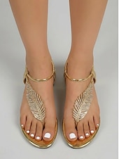 economico Sandali Piani-Sandali bassi dorati da donna - scarpe da resort con cinturino a T e strass, perfette per cene in vacanza, feste in spiaggia e serate estive.