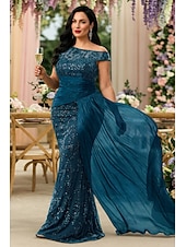 preiswerte Bodenlänge-Schlauchkleid Bodenlang Abschlussballkleid Perlenbestickt Partykleid Brautmutterkleid Kurzarm Rundhalsausschnitt Elegant Vintage luxuriös Formeller Abend Hochzeitsfeier mit Perlenstickerei