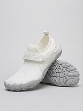ieftine Femei-Pantofi de apă albi pentru femei, desculți, cu vârf lat, pantofi sport aqua cu uscare rapidă și talpă antiderapantă, pentru plimbări pe plajă, înot, caiac, călătorii și aventuri în aer liber
