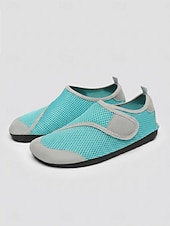 Недорогие Женщины-Women's Quick Dry Water Shoes with Protective Anti-Collision Toe Guard – Breathable Aqua Shoes Featuring Elastic Speed Lacing, Fast Drainage and Non-Slip Sole for Beach, Kayaking and Water Sports