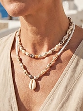 voordelige Dames ketting-Damesketting met meerdere lagen van natuurlijke schelpen, dubbele streng strandsieraden, handgemaakte ketting met schelpen en kralen, kustachtige boho-vakantieaccessoires voor zomerreizen en cruises.