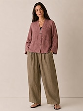 economico Collezione di Lino Premium-camicetta da donna in lino a maniche lunghe con bottoni, scollo a V, tasca, vestibilità regolare, stile vintage casual, bordeaux, blu navy, marrone, autunno/inverno