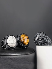 economico Gioielli da uomo-Anello da uomo vintage con pietra occhio di tigre, fascia in lega nera incisa, anello di tendenza in stile etnico bohémien, gioiello maschile per i viaggi estivi, casual &amp;abbigliamento da festival