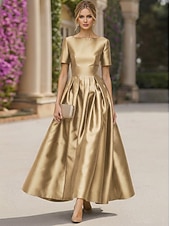 preiswerte Cocktailkleider-A-Linie Bodenlang Cocktailkleider Elegant Kurzarm U-Boot-Ausschnitt Gartenparty Hochzeit Satin mit Falten