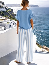  Conjunto feminino de duas peças: blusa lisa de gola redonda com mangas dolmã e calça palazzo de cintura alta e pernas largas com listras verticais. Ideal para o verão, férias e uso casual.
